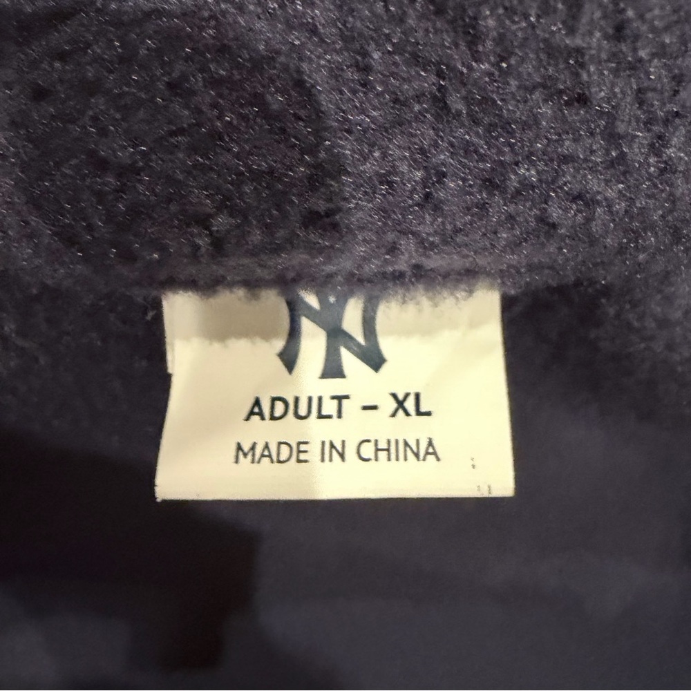NY Yankees Navy Fleece Vest XL Full Zip Minimalist Streetwear Sportswear - Picture 10 of 11